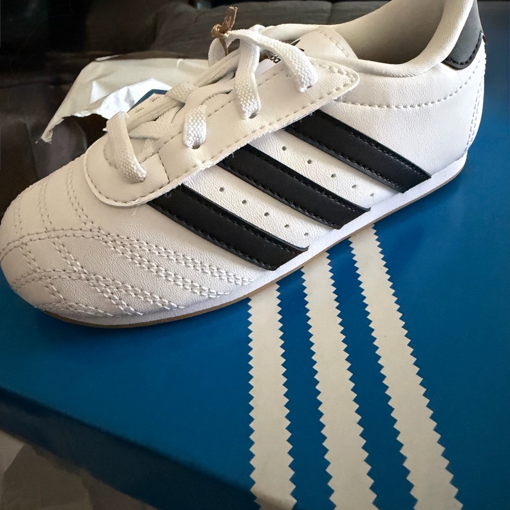 New Adidas Kids Taekwondo Lace CF Shoes in White and Black with Gum Sole in box